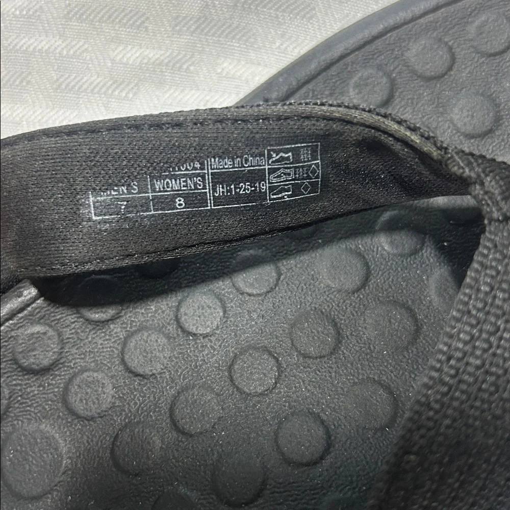 Vionic Wave 44 Black Flip-Flops 7 / 8 - Picture 11 of 15